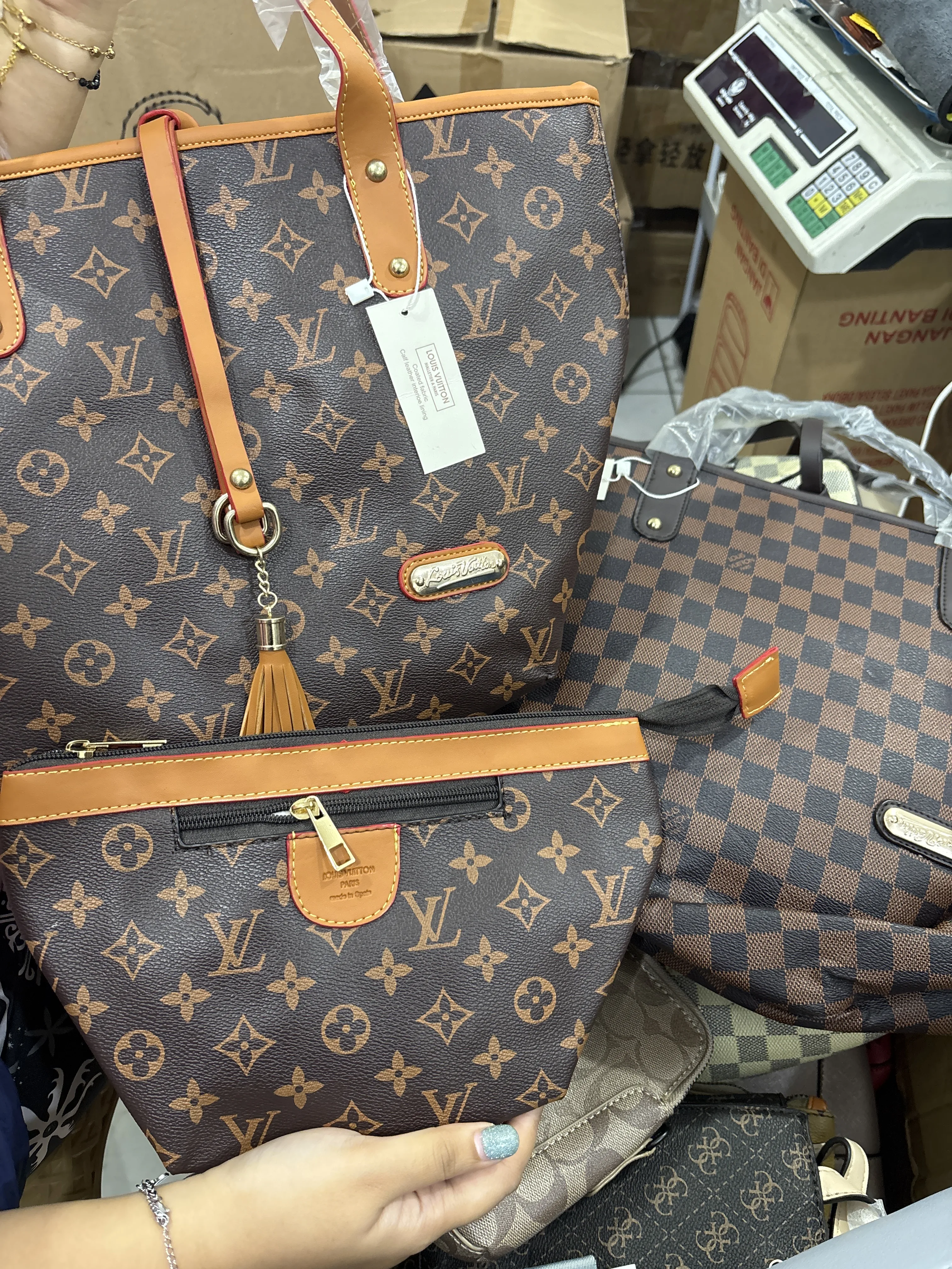 TOTE LV + POUCH