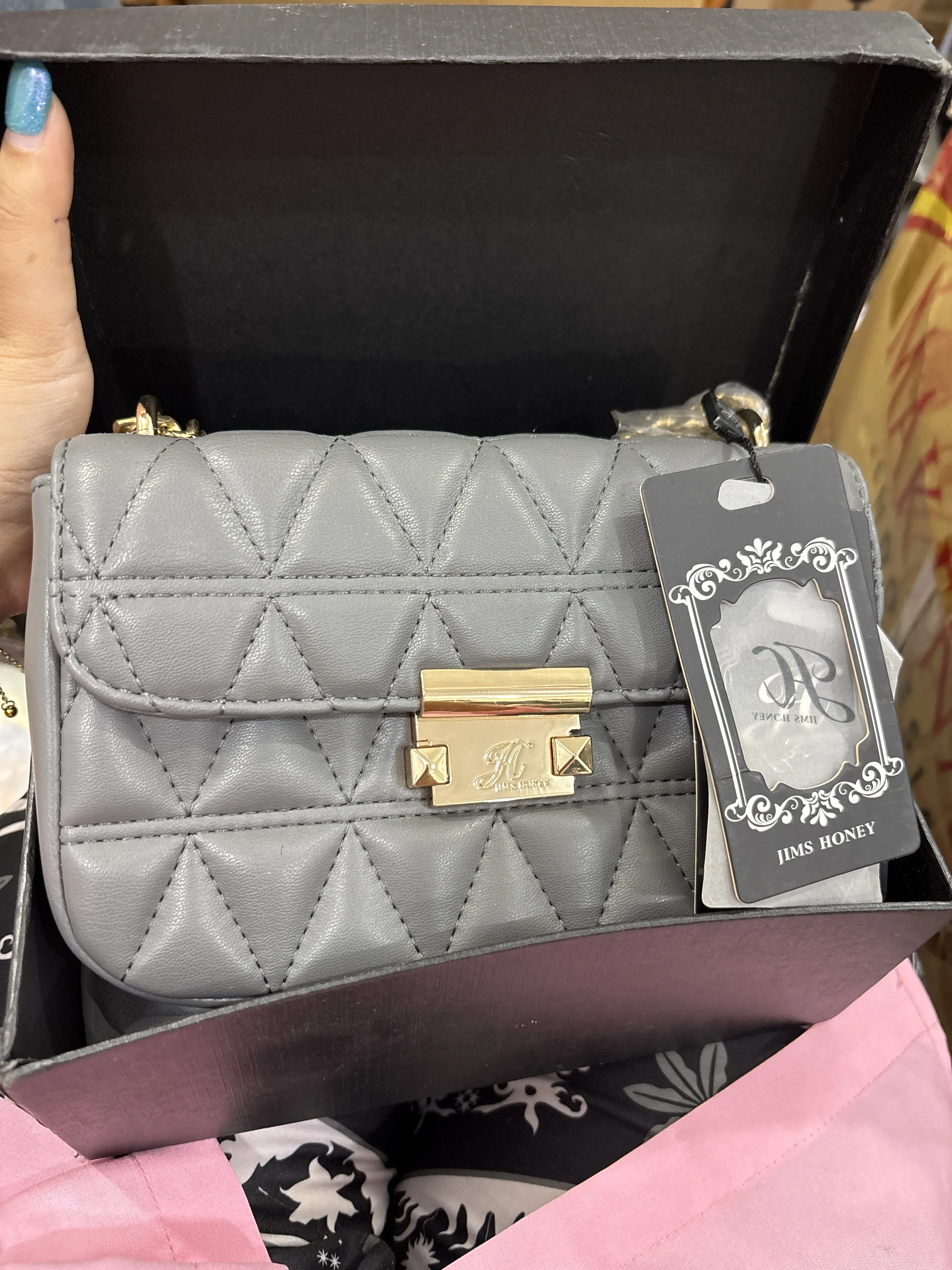 TAS JIMSHONEY + BOX